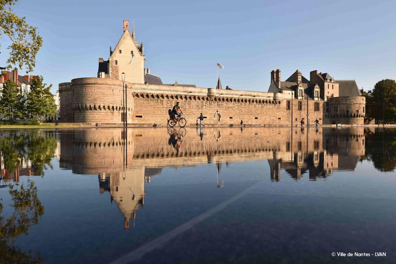 Pour Une Escapade A Nantes, Face Au Musee D'Artsアパートメント エクステリア 写真